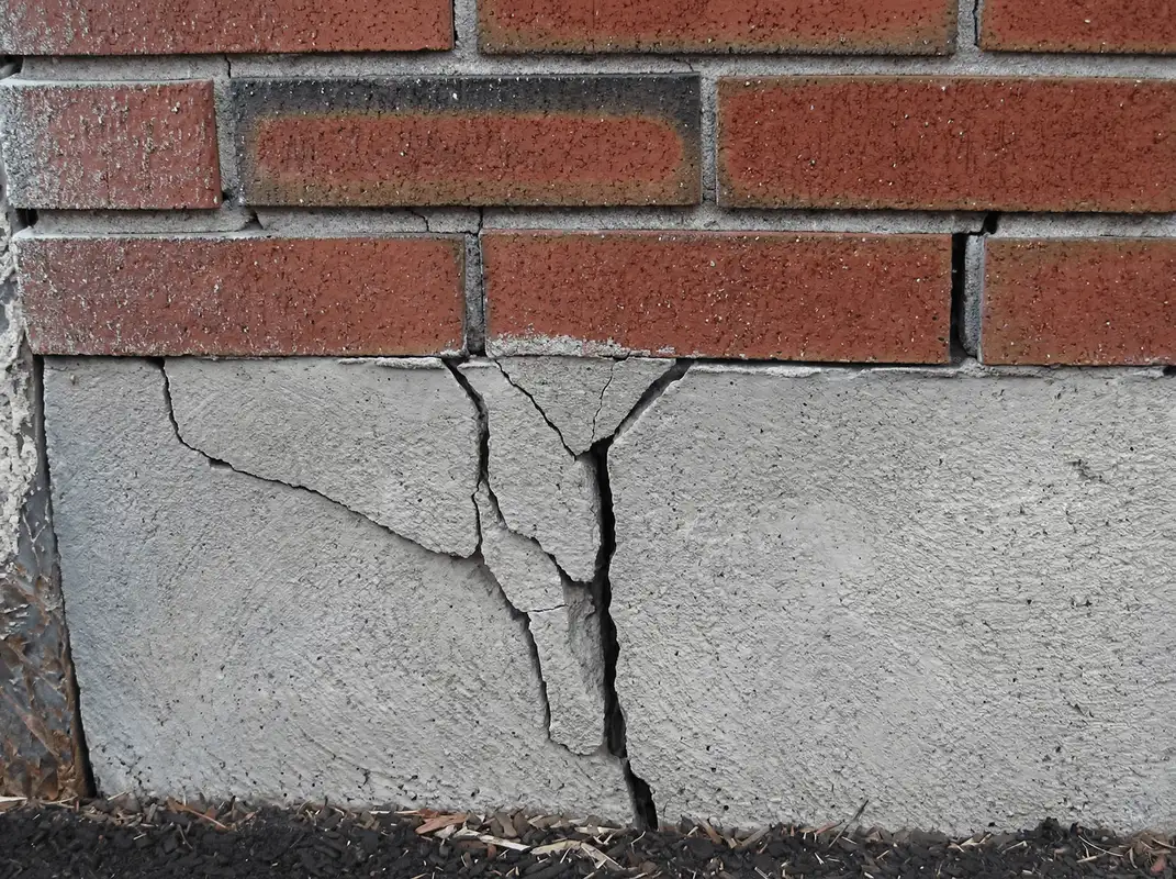 Concrete foundation with serious structural damage in Arlington, TX